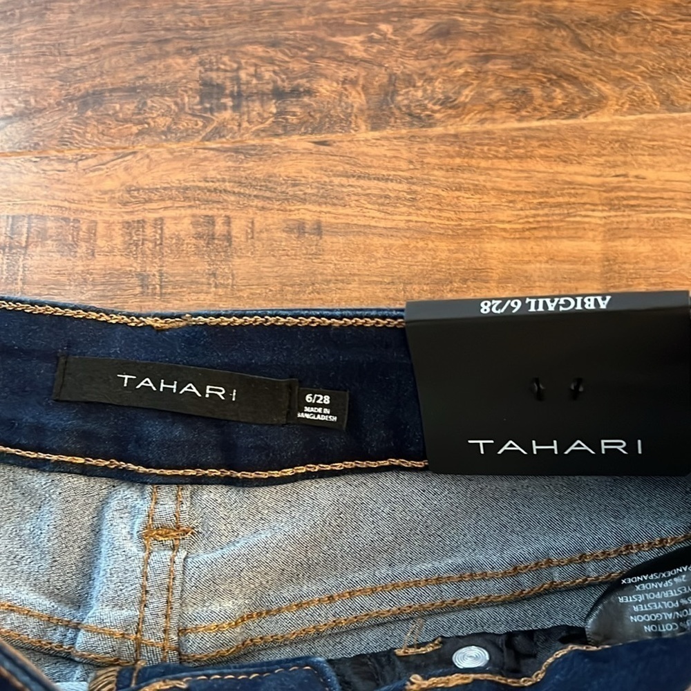 NWT Tahari Rayon Denim Abigail Mid-rise Bermuda Shorts size 6/28. - Picture 4 of 7